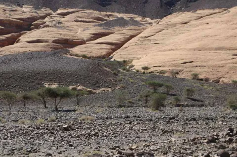 Gravel wadi below sandstone